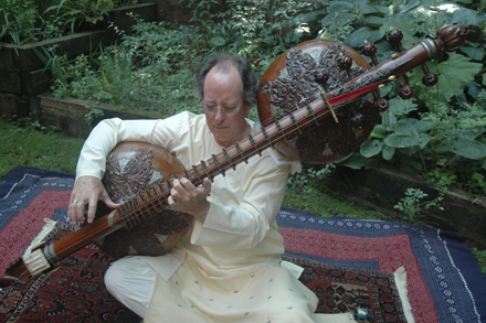 Peter Row playing the Rudra Vina